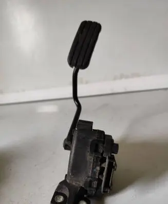 Opel Vivaro Accelerator throttle pedal 6PV00811914 7700313060
