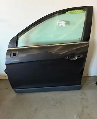 Chevrolet Captiva Front door