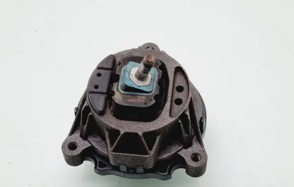 BMW 1 F20 F21 Engine mount bracket 6854251