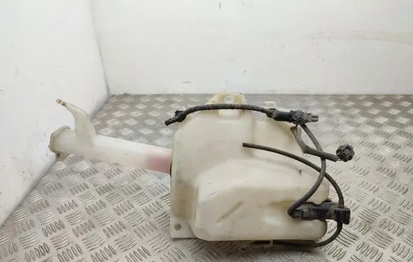 Mitsubishi Grandis Windshield washer fluid reservoir/tank