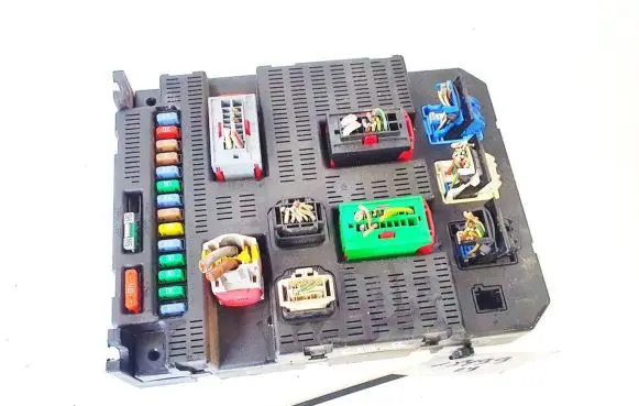 Citroen C4 I Fuse box set 9659285680 bis2004p09-00