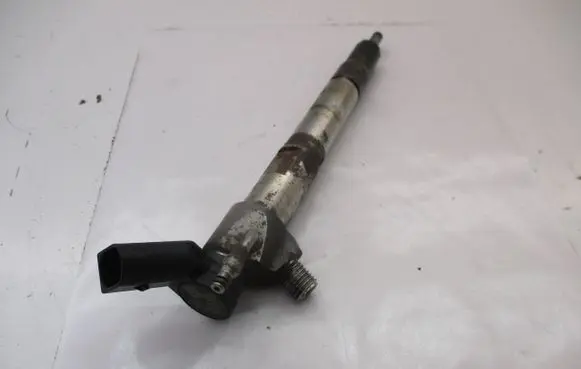 KIA Sportage Fuel injector 338002U000 D4FE