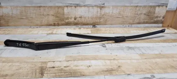 Volkswagen Jetta V Front wiper blade arm 1Q1955409