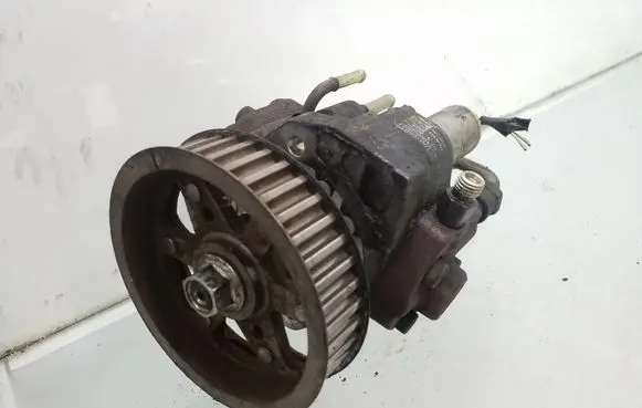 Toyota Avensis T250 Fuel injection high pressure pump 221000G010 HU2940000061