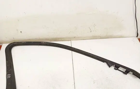 Mercedes-Benz C AMG W204 Front door glass trim molding A2047250171