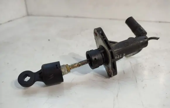 Hyundai Elantra Clutch master cylinder