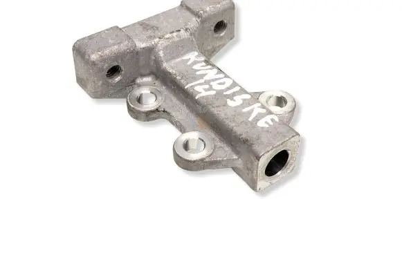 Nissan Leaf II (ZE1) A/C compressor mount bracket 