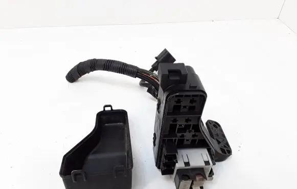 Toyota Corolla Verso E121 Relay mounting block 