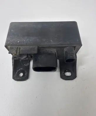 Mercedes-Benz E W211 Glow plug pre-heat relay 