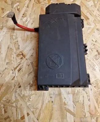 Opel Astra J Fuse module 11000139