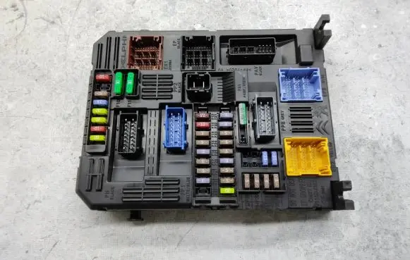 Opel Mokka B Comfort/convenience module 9832881080 28709110 1542145145