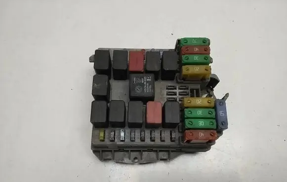 Iveco Daily 35 - 40.10 Fuse module 69501171 20090512