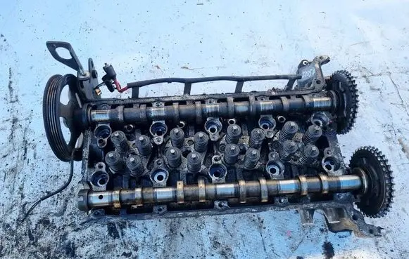Ford Mondeo Mk III Engine head 