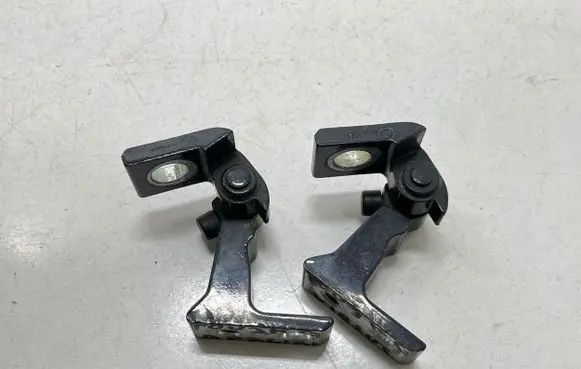 Volkswagen Touran III Rear door hinge set 8X0831403E A046574