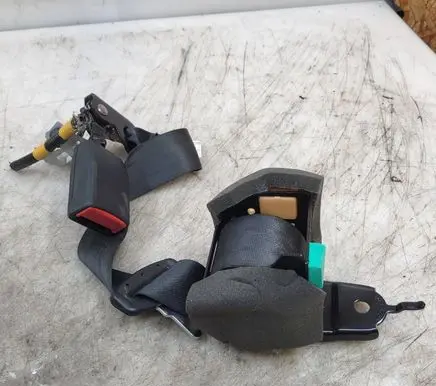 Mazda 6 Middle seatbelt (rear) T86376T