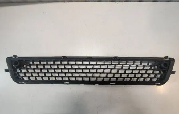 Volvo V70 Front bumper lower grill 30763113 30678636