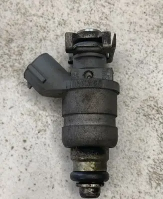 Volkswagen Golf V Fuel injector 06A906031BT