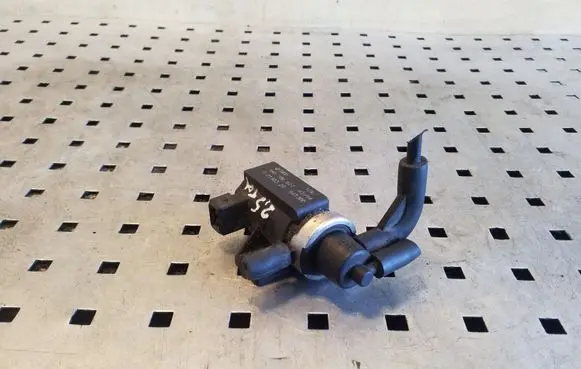Audi A6 S6 C4 4A Turbo solenoid valve 1H0906627