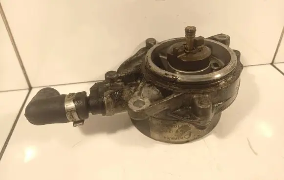 Audi A8 S8 D3 4E Vacuum pump 04T1040304 057145100L 000130202