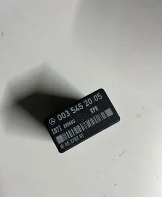 Mercedes-Benz 190 W201 Fuel pump relay 0035452005 05370201