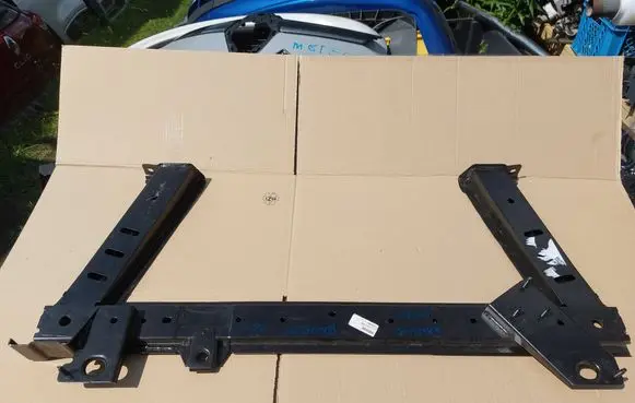 Renault Kangoo II Bottom radiator support slam panel 622103744R