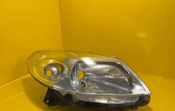 Dacia Sandero Headlight/headlamp 8200733877