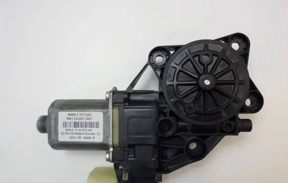 Mini One - Cooper R57 Front door window regulator motor 2757043 0130822240 11105003