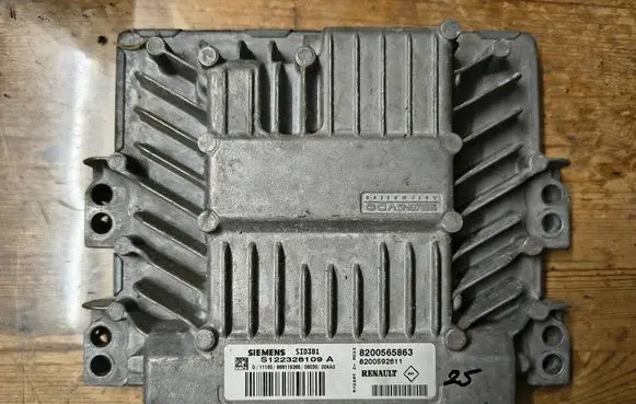 Renault Scenic II - Grand scenic II Engine control unit/module 8200565863 S122326109A