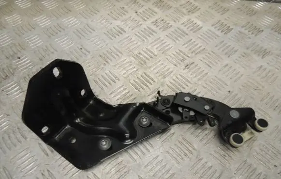 Mercedes-Benz Vito Viano W447 Sliding door lower roller guide/hinge A4477600647