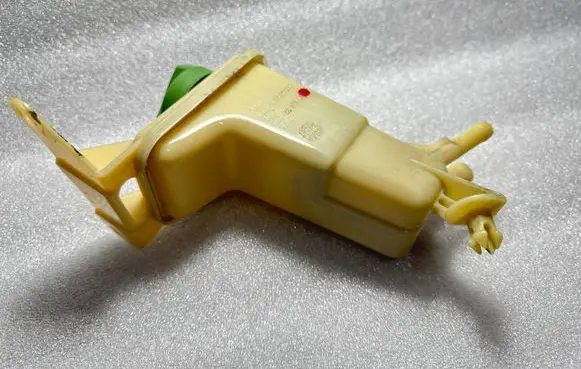 Audi A4 S4 B5 8D Power steering fluid tank/reservoir 8D0422373C