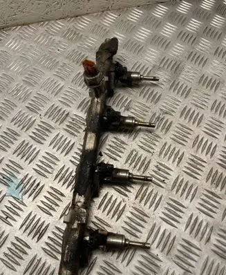 Nissan Juke I F15 Fuel injectors set 
