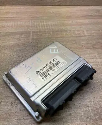 Volkswagen PASSAT B5 Engine control unit/module ECU 8D0907558B 0261204774
