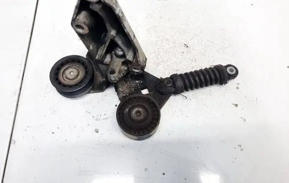 Engine mounting bracket