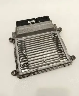 KIA Carens II Engine control unit/module 3911225050 UND7K0C0HA 5WY5266C