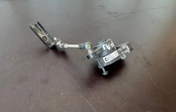 Dodge Durango III Rear air suspension level height sensor 68245332AF