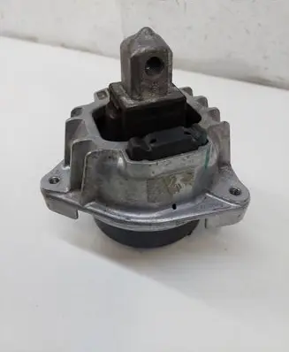 BMW 5 F10 F11 Engine mount bracket 68623513 2211406746901