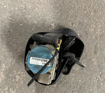 Mercedes-Benz A W176 Front seatbelt 307494599228