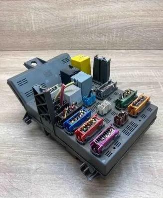 Renault Laguna I Fuse module 7700810929 7700412030