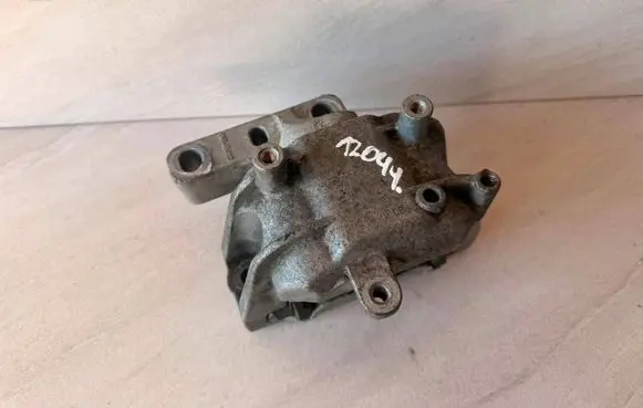 Volkswagen PASSAT B7 Engine mount bracket 1K0199262CE
