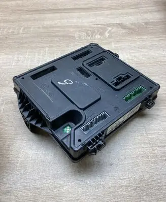 Renault Megane II Central body control module 284B15986R