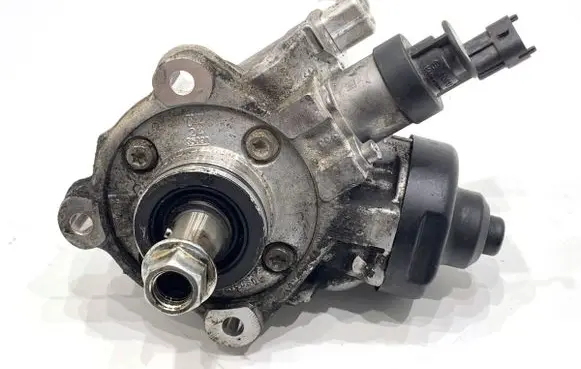 Hyundai Tucson TL Fuel injection high pressure pump 331002A600