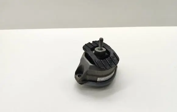Engine mount bracket