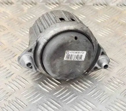 Mercedes-Benz E W212 Engine mount bracket A2122406317Q1 A2122406317