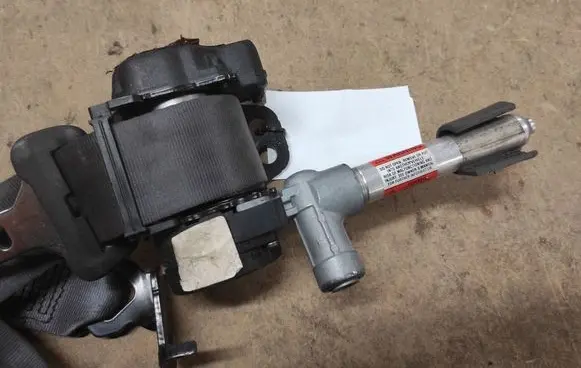 Volvo S60 Rear seatbelt 39969917