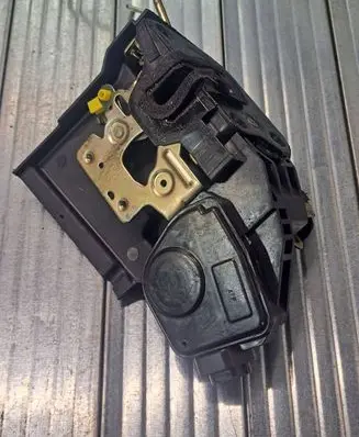 Hyundai Tucson JM Front door lock
