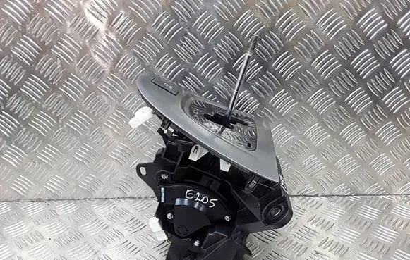 Toyota Auris 150 Gear shifter/selector 8945152030
