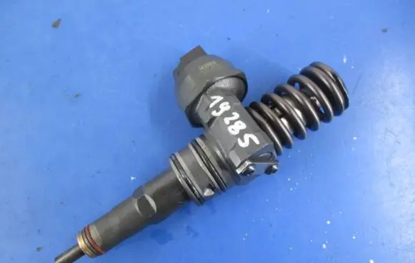 Skoda Fabia Mk2 (5J) Fuel injector 038130073AG