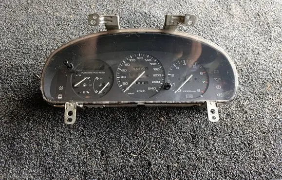 Mazda 323 F Speedometer (instrument cluster) 769809783