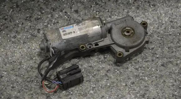 BMW 5 E34 Sunroof motor/actuator 83518760