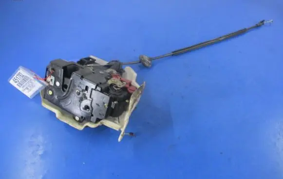 Volkswagen Golf IV Front door lock